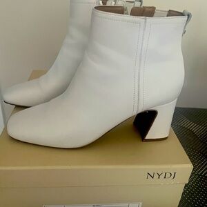 NYDJ Ladies ankle boots gently used size 7.5 original box included